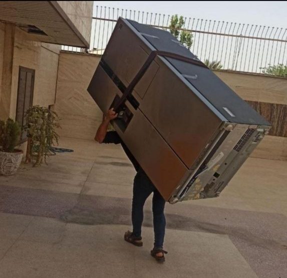 کارگر متخصص حمل بار